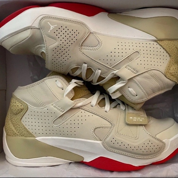 Jordan Zion 2 Fossil/Sail/Team Gold/University Red DO8990-217 Men’s 10.5 - Picture 13 of 16